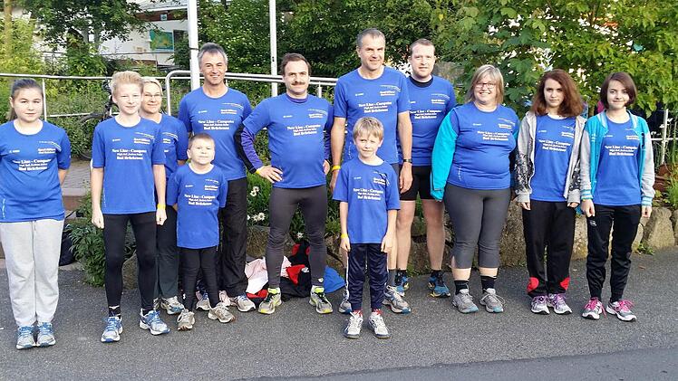 Bereit: Die Sinntalläufer kurz vor dem Start zum Lauf beim Stadtfest in Bad Brückenau. Foto: Jochen Zeier