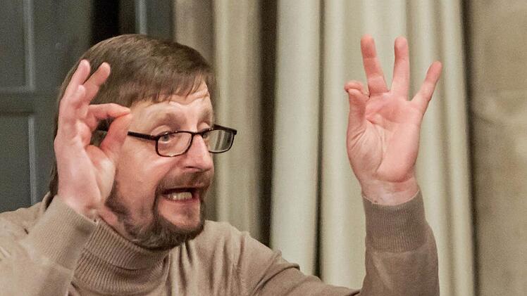 Helmut Mitzenheim bei der Probenarbeit an seinem "Weihnachtsoratorium".Foto: Jochen Berger