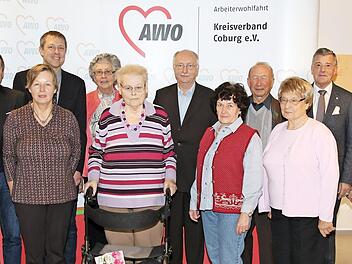Der Awo-Ortsverein Rödental zeichnete langjährige Mitglieder mit Ehrenurkunden aus.  Foto: Desombre