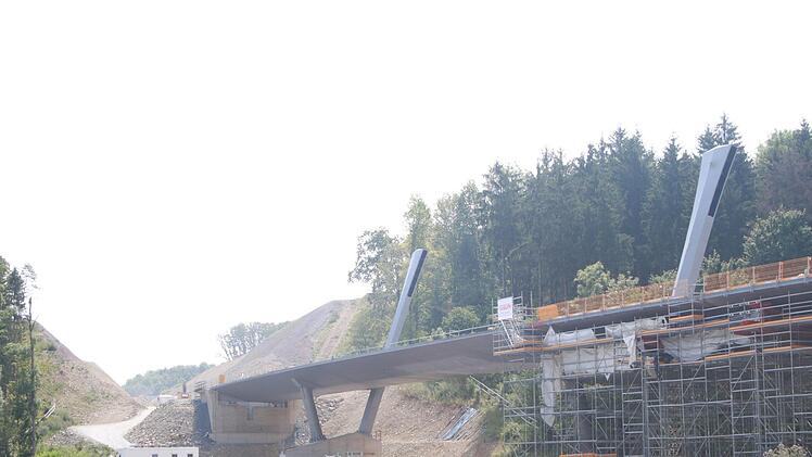 Blick auf die Brückenbaustelle in Untersteinach. Foto: Jürgen Gärtner