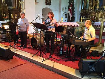 Bereits zum fünften Mal gibt die Liedermacherband "Laetitia" am Sonntag, 22. September, um 16 Uhr ein Konzert in der Kirche des Klosters am Kreuzberg. Foto: Regina Rinke