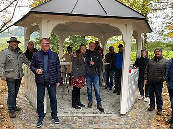 Thomas Löhrlein nutzte die Gunst der Stunden und machte seiner Freundin Katrin Nottenkämper prompt einen Heiratsantrag. Foto: Michaela Seiffert