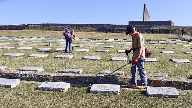 Am Soldatenfriedhof auf dem Futa-Pass in Italien absolvierten die Reservisten aus Gro&szlig;wenkheim wieder einen zweiw&ouml;chigen Arbeitseinsatz.