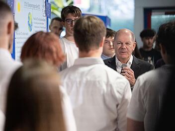 Bundeskanzler Scholz besucht Schule