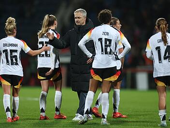 Trainer Christian Wück greift bei der EM mit der deutscen Nationalmannschaft der Frauen nach dem Titel.