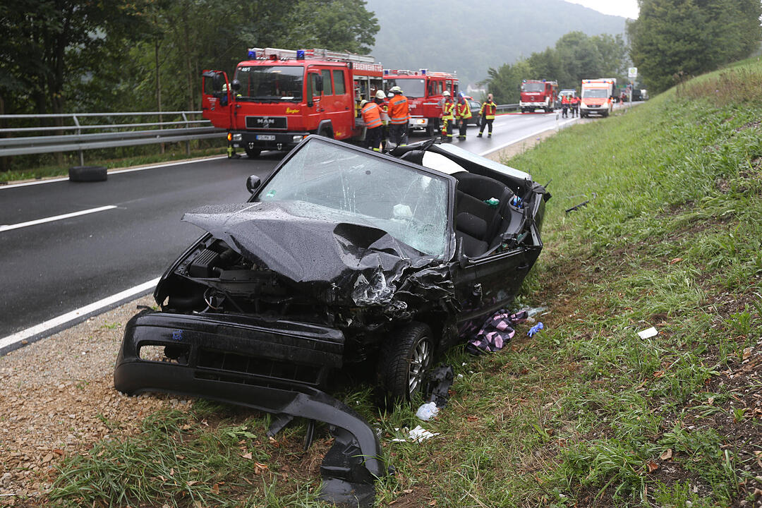 Zwei Schwerverletzte bei Frontalzusammenstoss