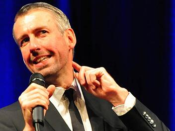 Sebastian Pufpaff schlug in Haßfurt humoristisch-ernste Töne an. Foto: Ulrike Langer