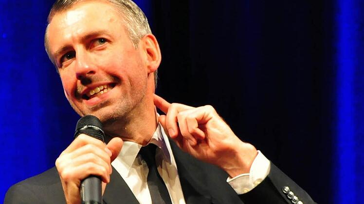 Sebastian Pufpaff schlug in Haßfurt humoristisch-ernste Töne an. Foto: Ulrike Langer
