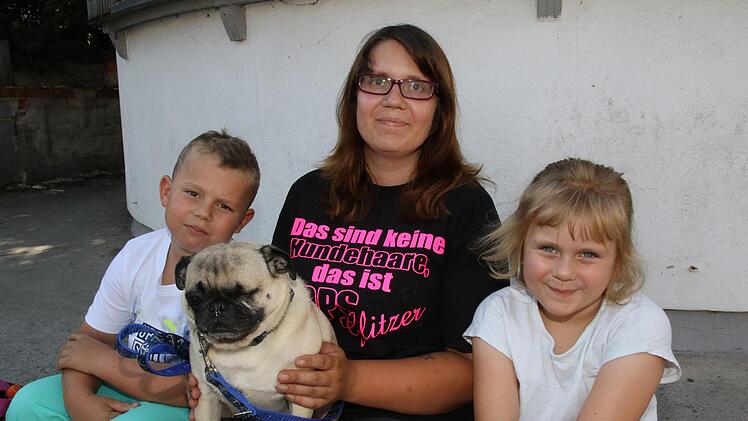 Steffi Roth mit Jan und Jolina sowie Mops KalleDesombre