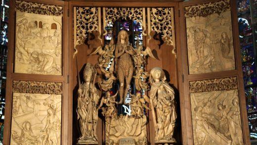 Der ber&uuml;hmte Altar wurde von Tilmann Riemenschneider geschaffen. F&uuml;r die Dauer der Bauarbeiten planen das W&uuml;rzburger Museum am Dom und das Bayerische Nationalmuseum in M&uuml;nchen mit ausgelagerten Teilen Ausstellungen.  Foto: Markus Hauck/pow