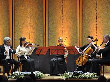 Das Haydn Ensemble Wiesbaden zeigte, welche ansprechende Musik im 18. Jahrhundert am Hof des bayerischen Kurfürsten Karl Theodor gespielt wurde. Foto: Peter Klopf