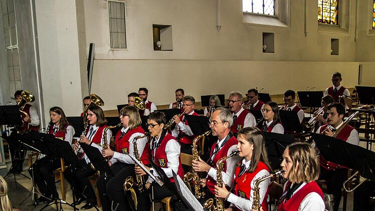 Reichlich Applaus erhielt das Musikverein Stadt Rödental unter Leitung von Lena Wegener bei seinem Konzert in der Heilig-Kreuz-Kirche Coburg.Foto: Jochen Berger