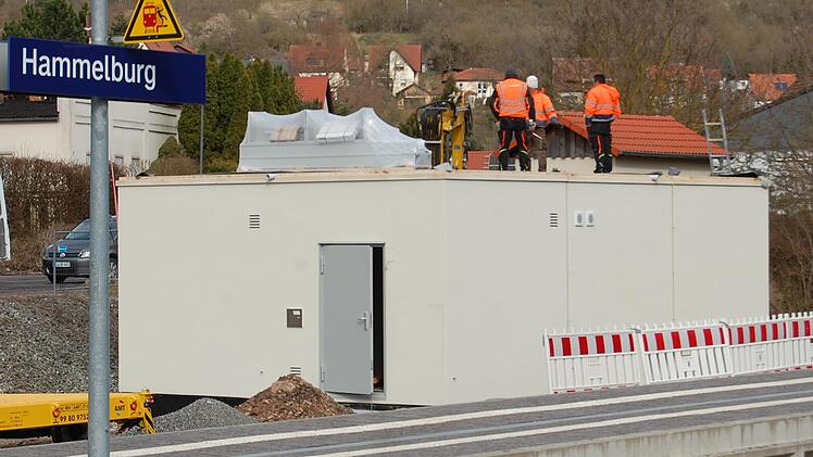 Voraussichtlich im Dezember soll die Technik in dem fensterlosen Bauwerk in Betrieb gehen.
