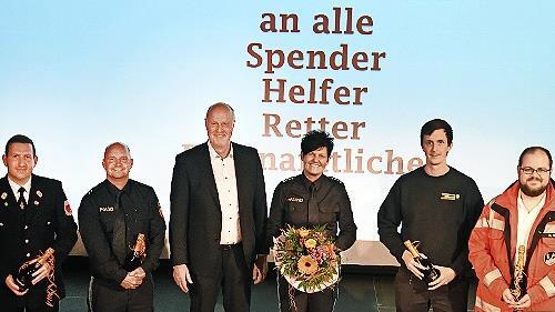 Bürgermeister Gerald Brehm bedankt sich bei den Hilfskräften Polizei, Freiwillige Feuerwehr, Bayerisches Rotes Kreuz, Technisches Hilfswerk für die engagierte Fluthilfe.