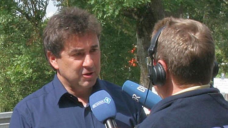 Bürgermeister Rolf Rosenbauer beim Interview