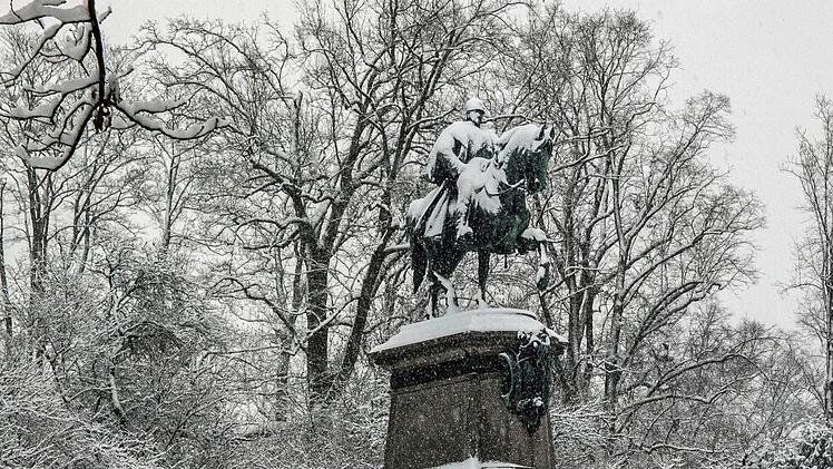 Winterimpressionen aus Coburg: Reiterdenkmal im HofgartenFoto: Jochen Berger