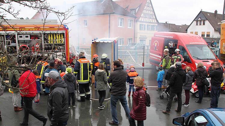Vorführungen der Feuerwehr Foto: Matthias Einwag