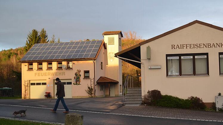 In den leer stehenden Räumen des Raiffeisengebäudes in der Premicher Kirchstraße könnte der Dorfladen entstehen.  Foto: Kathrin Kupka-Hahn