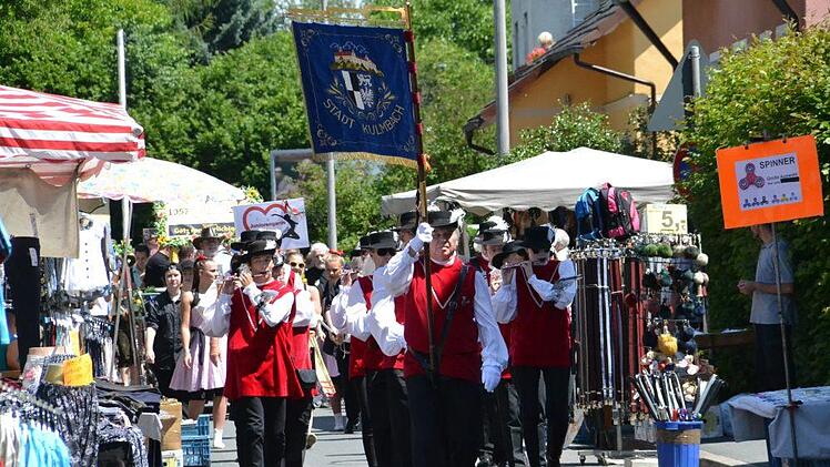 Kerwa in Mainleus: Mit einem Umzug, Musik und Tänzen wurde am Wochenende gefeiert. Foto: Uschi Prawitz