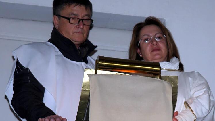 Verkündeten als "Engel der Schrift" und "Engel des Spruchs" von der Kanzel aus die frohe Botschaft: Petra Grell und Hans-Karl Schleicher. Foto: Bettina Knauth