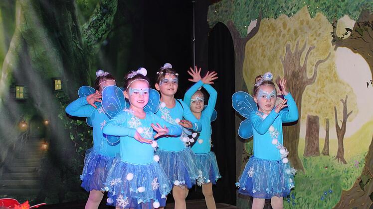 Als "Waldfeen" verzauberten die "Minis" das Publikum.Christiane Reuther