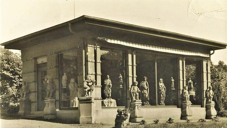 Kirchners damaliger Verkaufspavillon unterhalb seines Wohnhauses an der Salinenstraße (heute Untere Saline 17). Repro: Sigismund von Dobschütz