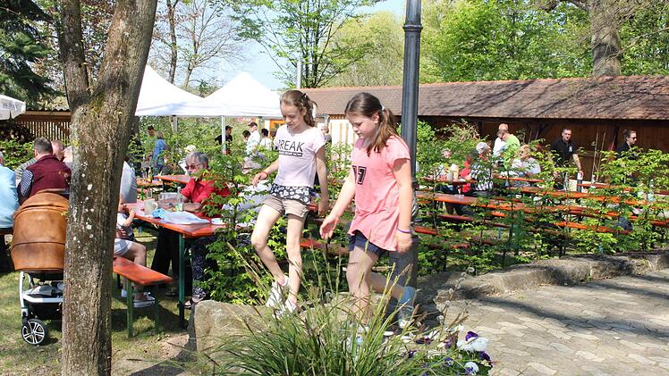 Frühlingshaftes Grün und sommerliche Temperaturen lockten die Höchstadter amSamstag auf den Kellerberg
