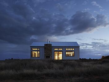 In Unterfranken hat am Wochenende ein 46-Jähriger seine Ex-Frau und ihren neuen Lebensgefährten mit einem Messer angegriffen. Die Kinder spielten im Zimmer nebenan. Symbolbild: pixabay.com / Free-Photos