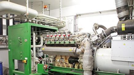Dieser Motor erzeugt in der Dietersdorfer Anlage den Strom. Ein zweiter soll hinzu kommen.