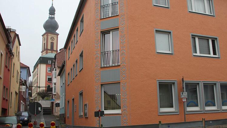 Die Geschäftsstelle der Baugenossenschaft Bad Brückenau in der Unterhainstraße wurde heuer saniert. Foto: Ulrike Müller