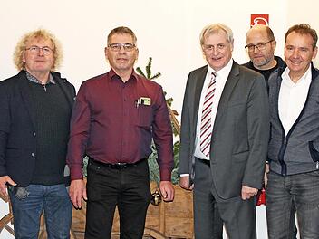 Von links: Kreisrat Thilo Wagner, Bürgermeister Stegaurach, Joseph Thomann, Kreisvorsitzender Stefan Kabitz, stv. Landrat Bruno Kellner und die Kreisräte Michael Sitzmann und Georg Kestler