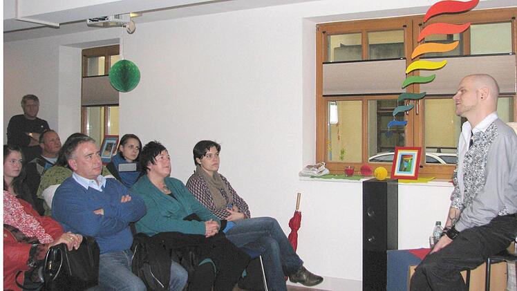 Auf große Resonanz stieß der Impulsvortrag mit dem Filmanimator und Motivator Michael Herold (rechts). "Wirkliche Hindernisse gibt es eigentlich nur in unserer Vorstellung", lautete seine Kernaussage. Foto: rn