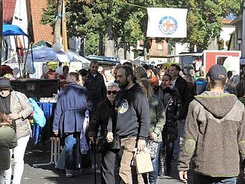 Hohe Anziehungskraft: Der Strullendorfer Herbst- und Bauernmarkt wird auch heuer wieder Tausende von Besuchern in die Lindenallee locken.  Foto: Bertram Wagner