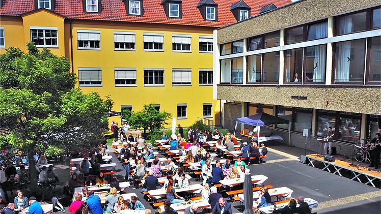 Bis in den Abend feierte am Samstag die Schulfamilie das 50-jährige Bestehen der Jakob-Kaiser-Realschule.