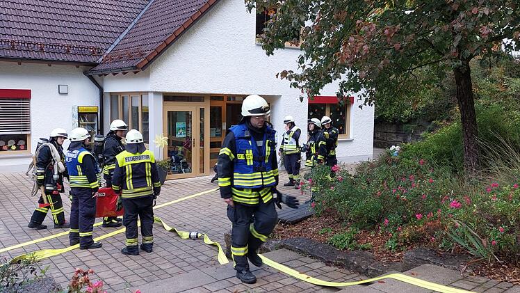 Nürnberger Land: Große Einsatzübung im Nürnberger Land - Feuerwehr rettet Kind aus brennender Kita