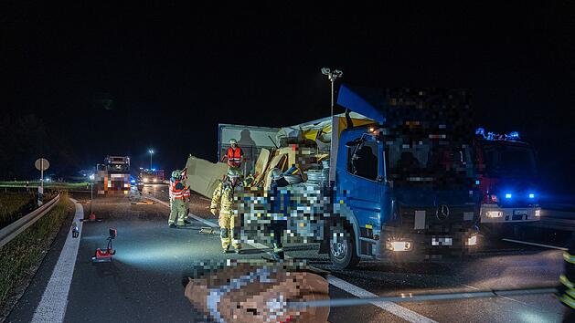 Schwerer Lkw-Unfall auf A73 bei Bamberg: "Verteilte sich &uuml;ber komplette Fahrbahn"