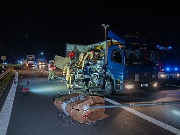 Schwerer Lkw-Unfall auf A73 bei Bamberg: "Verteilte sich über komplette Fahrbahn"