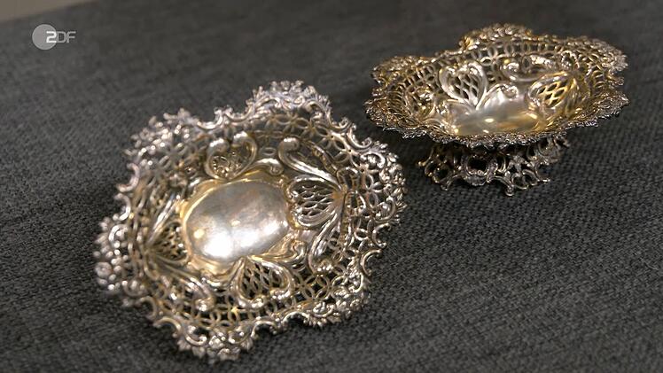Die silbernen Anbietschälchen aus dem Jahr 1890 haben einen Schätzwert von 250 bis 300 Euro. Susanne Steiger kauft die hübsche Silberware für 280 Euro.