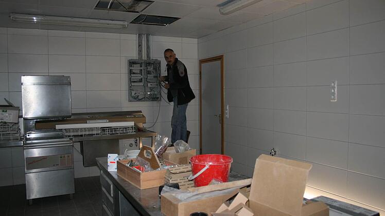 Arbeiten an der ehemaligen Schule von Stralsbach.