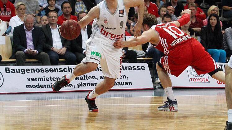 Die Brose Baskets verlieren den Krimi gegen die Bayern mit 75:76 und damit auch das Rennen um den ersten Platz. Foto: sportpress