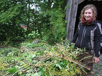 Sophia Oertel aus Harsdorf hat sich schon immer für Pflanzen interessiert. Dann machte sie ein Praktikum im botanischen Garten der Universität Bayreuth und hat so ihren Traumberuf gefunden. (Foto: Sonja Adam)