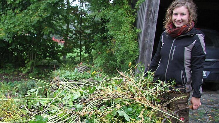 Sophia Oertel aus Harsdorf hat sich schon immer für Pflanzen interessiert. Dann machte sie ein Praktikum im botanischen Garten der Universität Bayreuth und hat so ihren Traumberuf gefunden. (Foto: Sonja Adam)