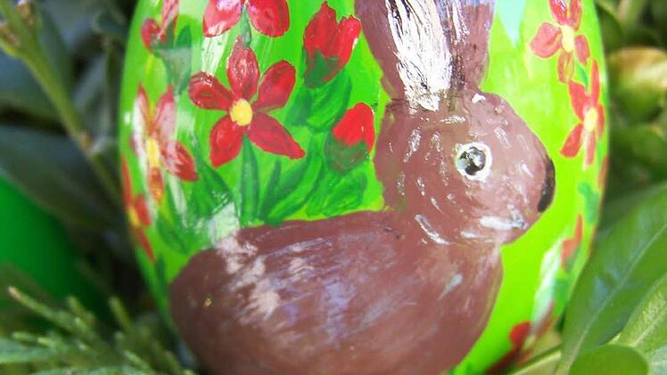 Die Ostereier sind aus Plastik wurden aber liebevoll bemalt. Foto: Wilhelm Sponsel