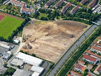 Eine Aufnahme kurz nach dem Baubeginn vor zwei Wochen zeigt das Areal, auf dem das neue Autohaus Sperber gebaut wird.  Foto: Ronald Rinklef