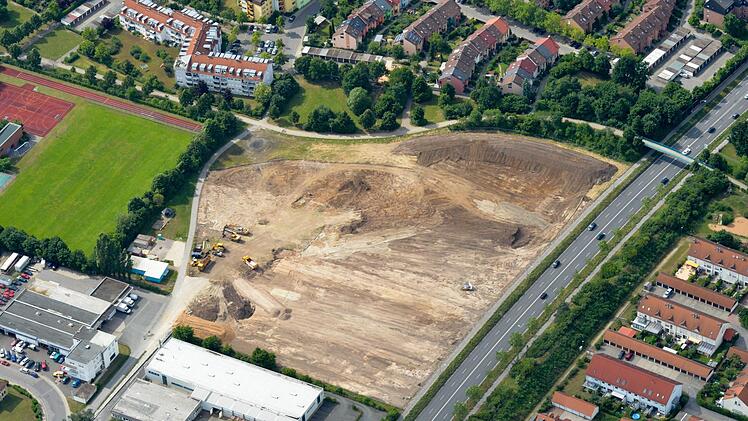 Eine Aufnahme kurz nach dem Baubeginn vor zwei Wochen zeigt das Areal, auf dem das neue Autohaus Sperber gebaut wird.  Foto: Ronald Rinklef