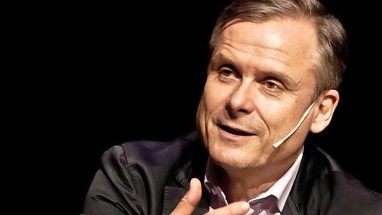 Axel Hacke bei seinem Auftritt im Coburger Kongresshaus. Foto: Jochen Berger