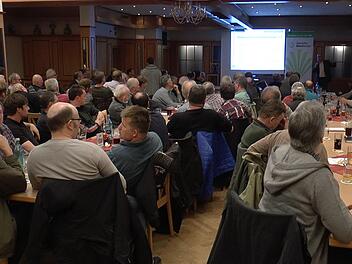 Rund 120 Ortsobm&auml;nner nahmen an der Tagung im Hotel-Weingut Goger in Sand teil. Christian Licha