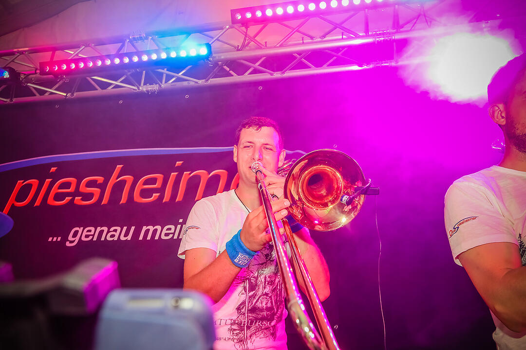 Samstagsparty im Festzelt!