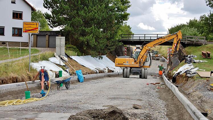 Arbeiten an der Bahnunterführung in Oerlenbach. Foto: Sigismund von Dobschütz