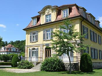 Die Villa Widder liegt malerisch im Schlosspark des Staatsbades. Lange wurde sie vom Dorint-Hotel genutzt. Nun ist ein neuer Pächter gefunden. Foto: Staatliche Kurverwaltung Bad Brückenau
